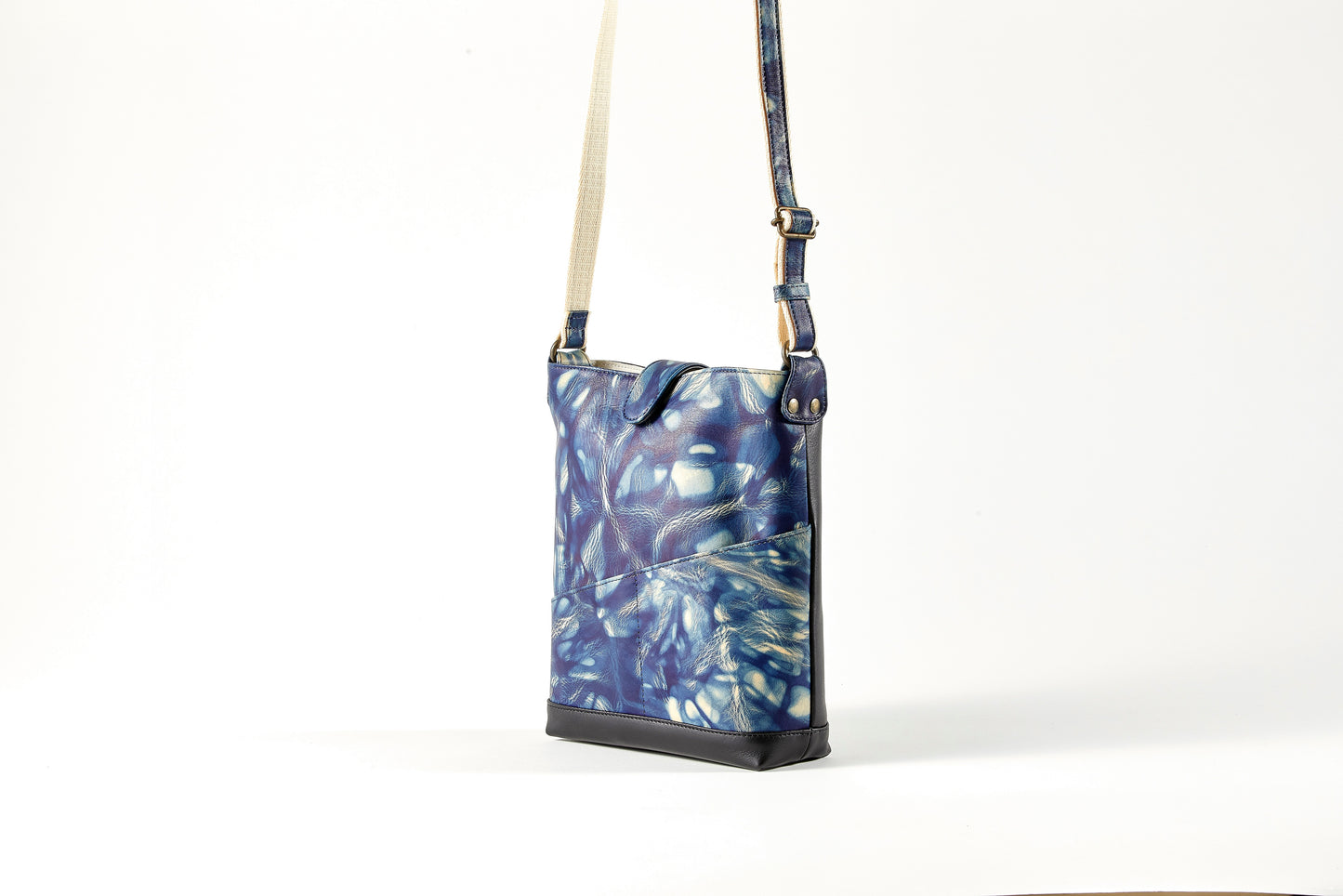 ポシェット / botanical leather®藍染 / 斑絞り / 牛革